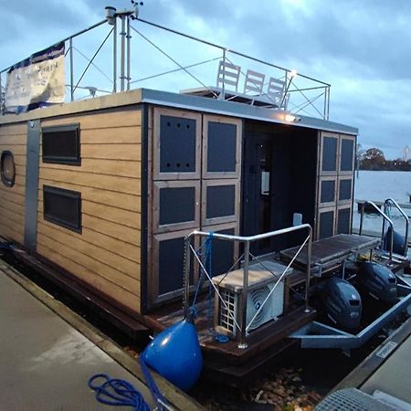 Houseboat Water King Apartament Plywajacy Dom Na Wodzie, 7 Os Wroclaw Bagian luar foto