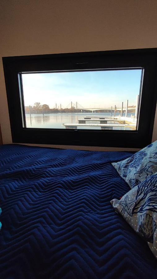 Houseboat Water King Apartament Plywajacy Dom Na Wodzie, 7 Os Wroclaw Bagian luar foto