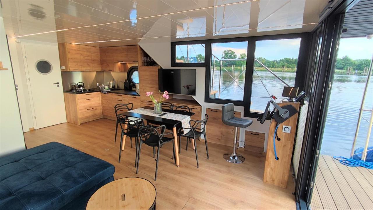 Houseboat Water King Apartament Plywajacy Dom Na Wodzie, 7 Os Wroclaw Bagian luar foto
