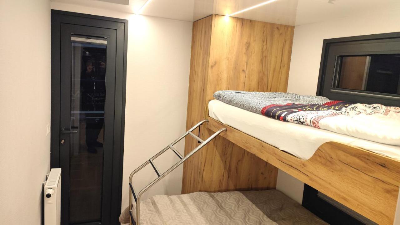 Houseboat Water King Apartament Plywajacy Dom Na Wodzie, 7 Os Wroclaw Bagian luar foto