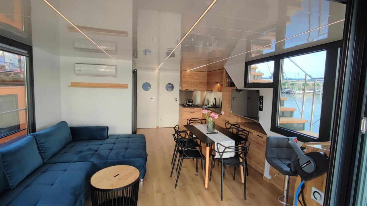 Houseboat Water King Apartament Plywajacy Dom Na Wodzie, 7 Os Wroclaw Bagian luar foto